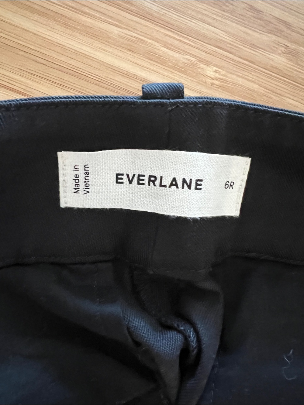 Everlane Wide-Leg Trouser in Buttersmooth - Picture 3 of 4